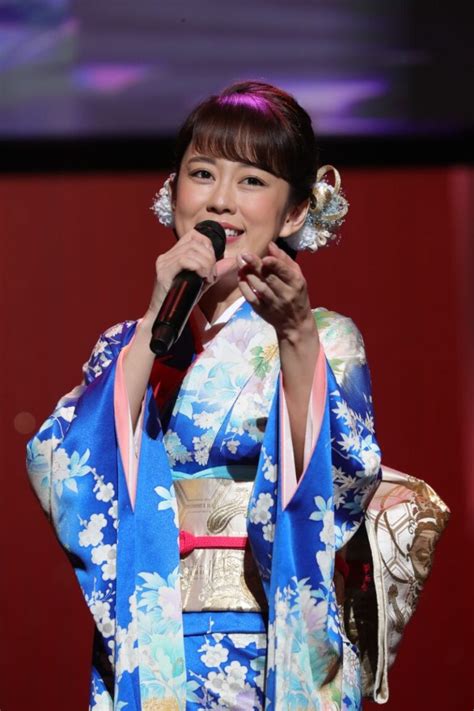 紅白出場 美人すぎる演歌歌手・丘みどりが結婚「第一子出産」へ｜newsポストセブン