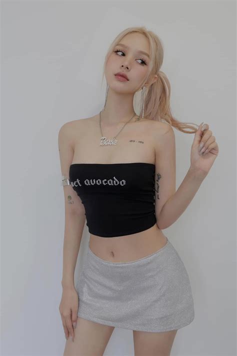 Xoài Non khoe ảnh diện bikini đốt mắt giữa trời đông netizen Ngược đời nhưng đẹp nên bỏ qua