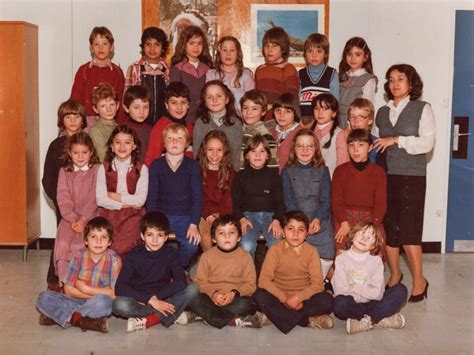 Photo de classe CE2 1982 de 1982 école Paul Barillet Copains d avant