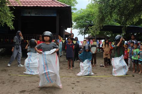 Kelompok KKN T UNRAM Desa Padak Guar Membangun Kegiatan Penyadaran