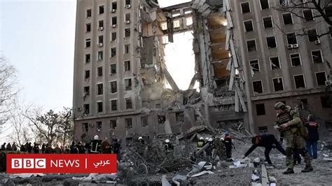 لحظة سقوط صاروخ على مبنى حكومي بأوكرانيا Bbc News عربي