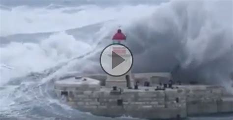 Meteo Cronaca Diretta VIDEO MALTA ONDA GIGANTESCA Ripresa In Diretta