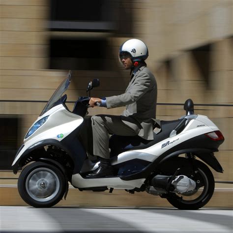 Prova Piaggio Mp I E E Hybrid Prove Moto It