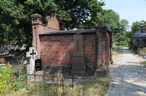 Stary Cmentarz W Ostrowie Wielkopolskim Prezentacje Firm