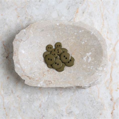 Classic Shine Buttons Ivy Green Atelier Brunette