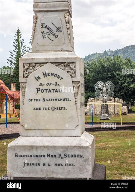 Memorial To Potatau Te Wherowhero First Maori King Octagon Reserve