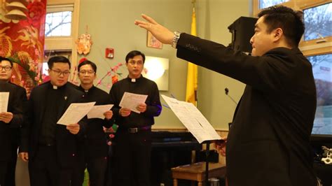 Xuân Yêu Đời Ns Thế Thông Seminarians of Holy Apostles College and