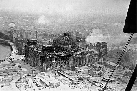 Berlin In Ruins Apocalyptic Pictures After Soviet Soldiers Defeated