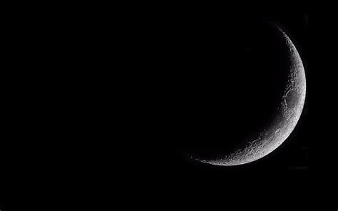 Crescent Moon Desktop Wallpaper