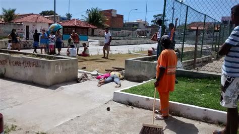 IMAGENS FORTES Uma mulher foi morta a pedradas e pauladas na manhã