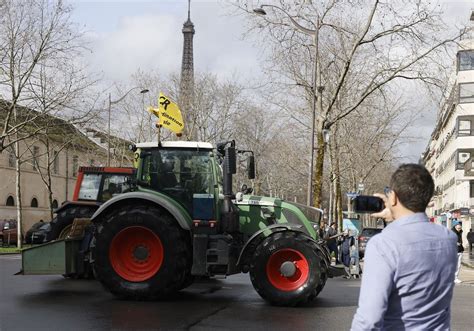 Farmers protest at trade fair in Paris and demand Macron's resignation ...