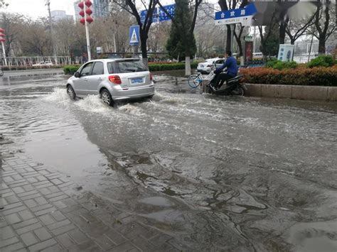 一场不大的春雨，让商丘市区多条道路出现严重积水！ 搜狐大视野 搜狐新闻