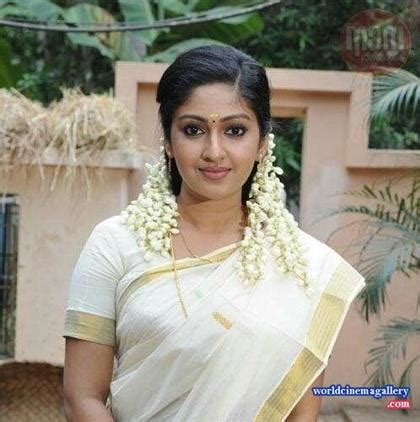 Actress Homely Look In Saree