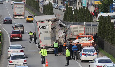 Trabzon Istikametine Giden Kamyon Devrildi Karadeniz Sahil Yolu