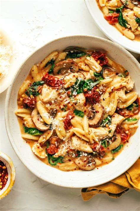 One Pot Creamy Sun Dried Tomato Pasta Gimme Some Oven