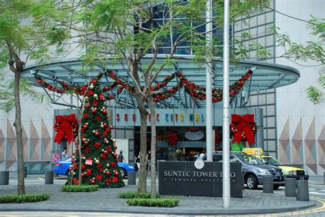 Suntec City Mall Christmas Tree And Decorations At The Ent Flickr