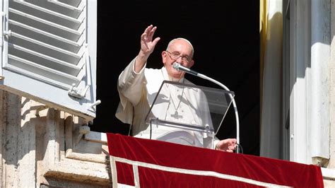 Papa Francisco encomienda a Benedicto XVI a la Virgen María Tremamunno