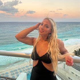 Hot Sexy Emily Rooney Bikini Pics