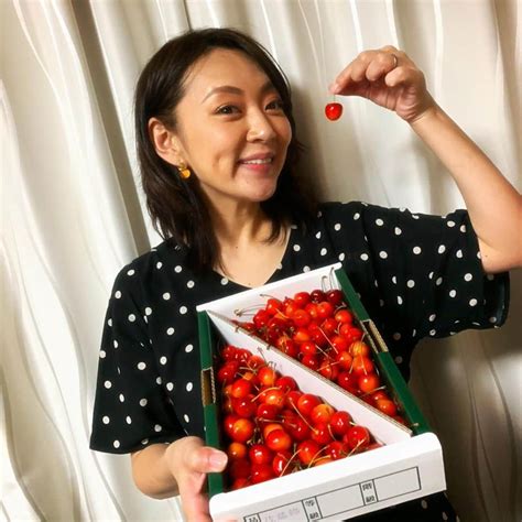 みかんさんのインスタグラム写真 みかんinstagram「山形の知人から今年も美味しくて今が旬なさくらんぼ🍒が届きました🤤 チェリー