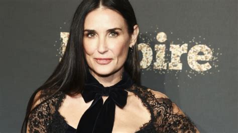 Demi Moore desfila en París con un rostro irreconocible Qué se ha