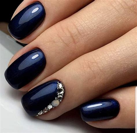 Maid Of Honor On Friday What Color Nails Should I Wear With My Navy