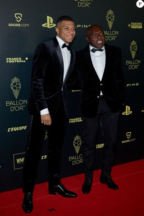 Kylian Mbappé Et Son Père Wilfrid Photocall De La 66ème Cérémonie Du Ballon Dor Au Théâtre Du