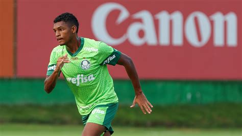 Luis Guilherme Completa Um Ano Da Estreia Pelo Palmeiras E Projeta