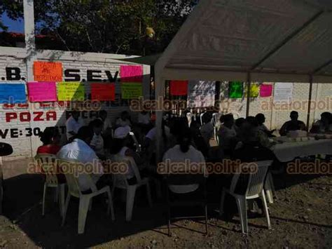 Maestros Toman Escuela De Enfermer A De Poza Rica Denuncian Acoso