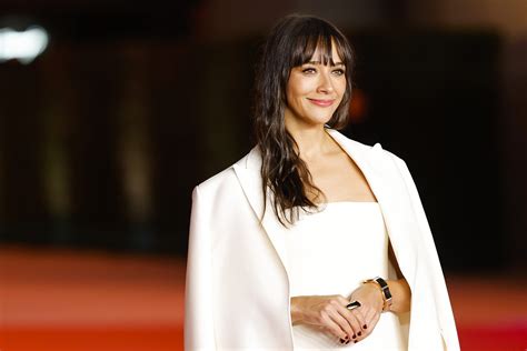 Rashida Jones Discusses Teenage Beef With Tupac Shakur And Being