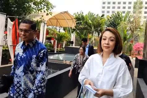 Rina Lauwy Mantan Istri Ans Kosasih Diperiksa Kpk Telusuri Dugaan