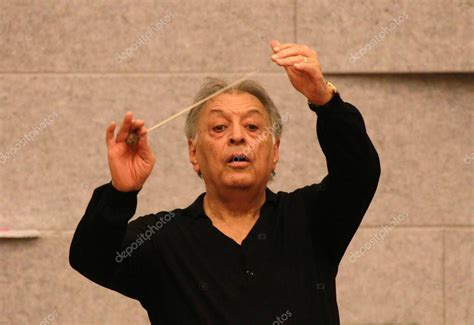 El Director Indio Zubin Mehta Actúa Durante Un Ensayo De Su Concierto De Año Nuevo Con La