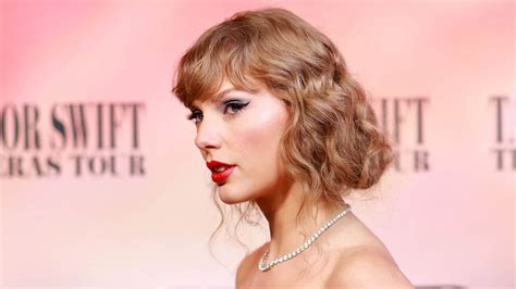 Taylor Swift Makes History 10th Week Atop Female Led Albums Chart