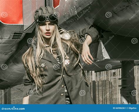 Belle Fille Dans L Uniforme Image Stock Image Of Lingerie Fuselage