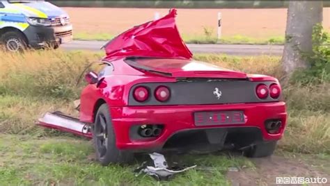 Terribile Incidente Ferrari Si Spezza In 2 Parti VIDEO