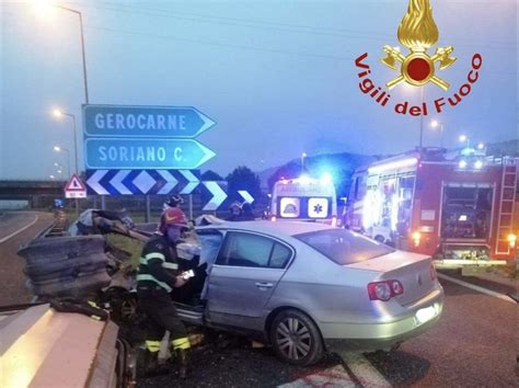 Incidente Allo Svincolo Autostradale Serre Giovane Rimane Incastrato