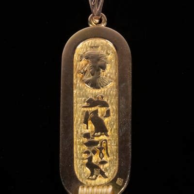 EGYPTIAN GOLD HIEROGLYPHICS PENDANT | Barnebys