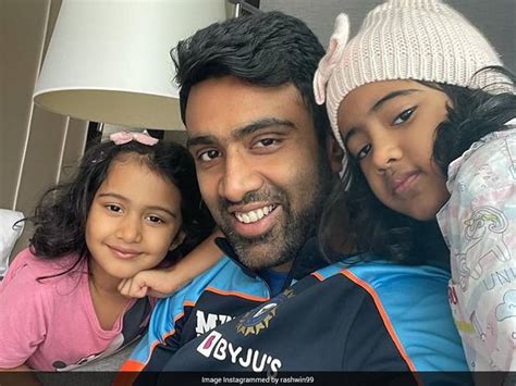 R Ashwin Shares Jet Lagged Photo With Daughters From Quarantine