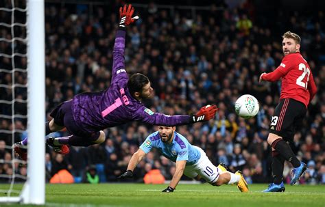 Two Man United goalkeepers included in Premier League's top five list ...