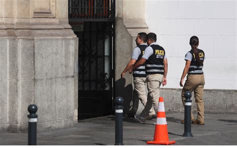 Fiscalía De Perú Allana El Palacio De Gobierno Y La Casa De Dina