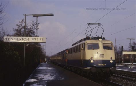110482 mit E 3378 nach Münster am 1.3.1988 um 10.31 Uhr im Bahnhof ...