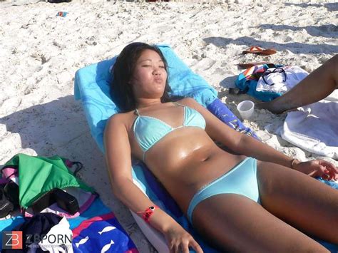 Hotlegs Beach Glance ZB Porn