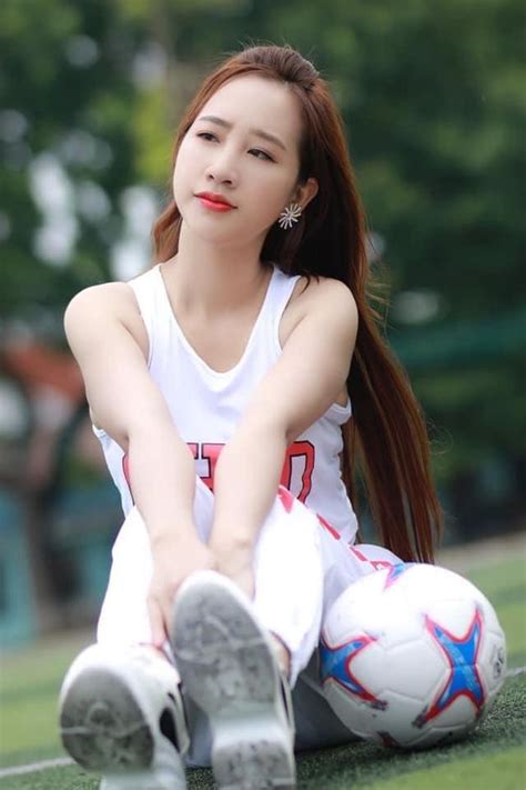 Cô giáo dạy Toán gây bão mạng đẹp chuẩn hot girl là ai Người đẹp