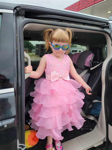 Can Someone Make My Daughter Look Like Shes A Celebrity Getting Out Of A Limo At Like A Red