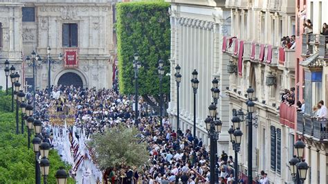 Las Im Genes Del Santo Entierro Grande Desde La Avenida De La