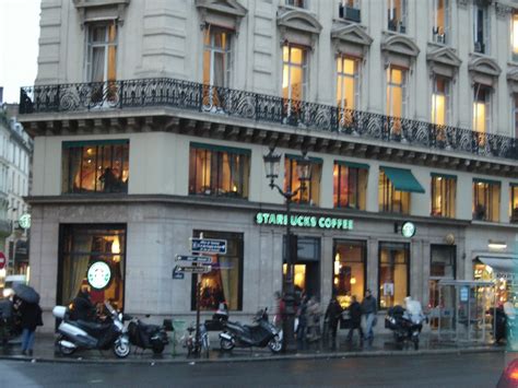 Expat in France: Starbucks in Paris? mais oui!