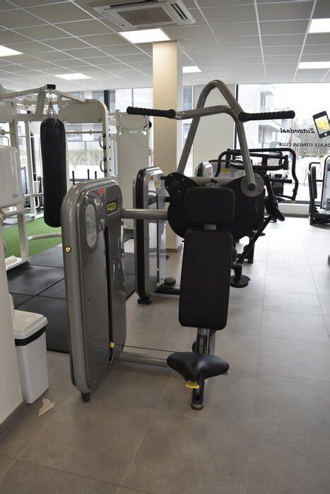 Fitnessapparaat TECHNOGYM Vertical Traction OE000672AA NL 33 Nv