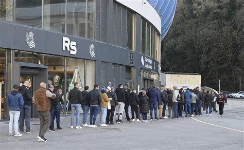 Ud Logro Es Real Sociedad Los Realzales Recogen Las Entradas Para El