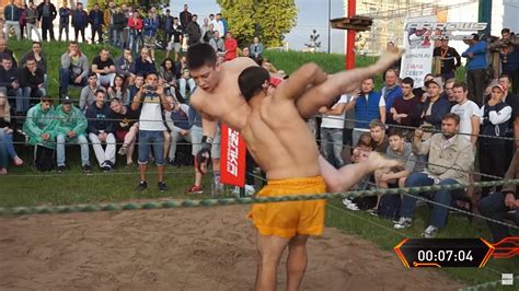 Walka studentów w ringu Tak się bawią w MMA w Rosji MMA PL