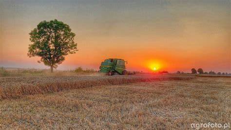 John Deere 1470 o zachodzie słońca Obrazek fotka zdjecie photo