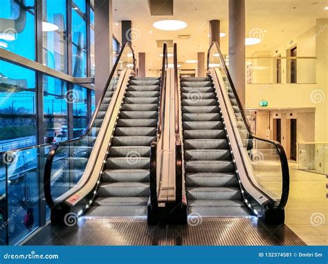 Escalators At The Modern Shopping Stock Image Image Of Lift Hall